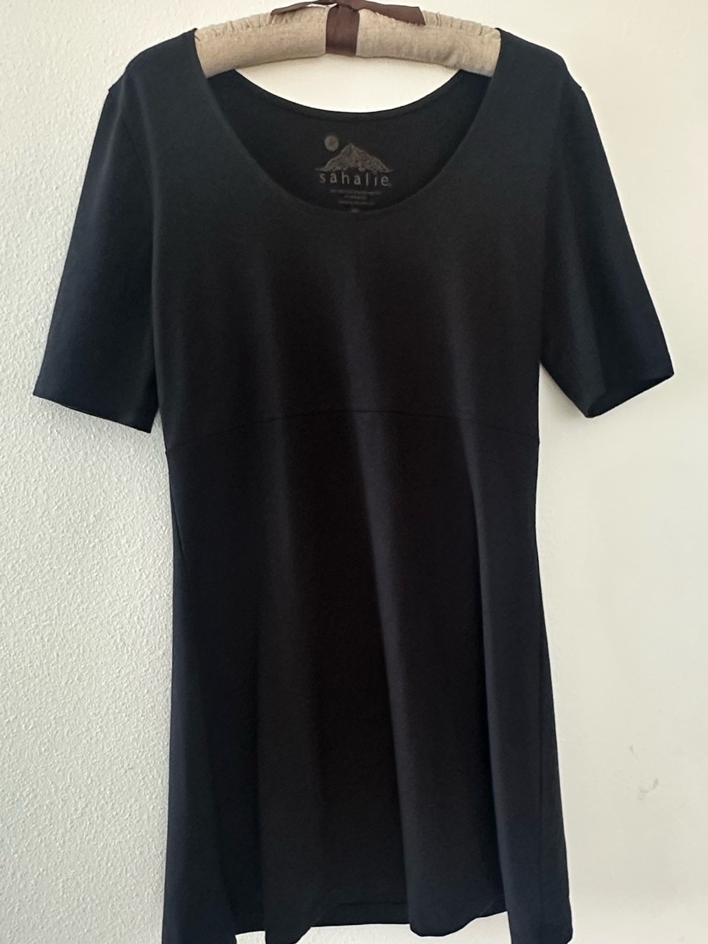sahalie Black Short Sleeve Scoop Neck Dress